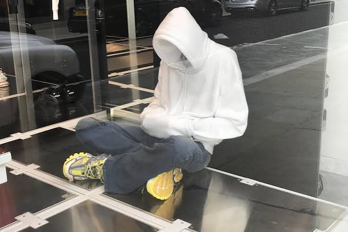 Sitting figure, white hoodie, the size small